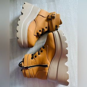 celnepho Chunky
Platform Boots for
Women, Square Toe Lace up Zip High size 6